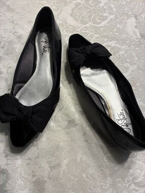 Life Stride Black Pointed-Toe Flats with Bow